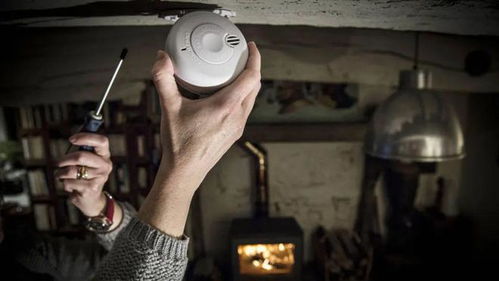 疫情和戰爭造成的延誤 很多房屋未能及時裝置煙霧報警器